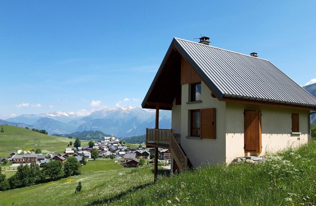Comfortable 2* chalet with pellet stove and garden, pet-friendly