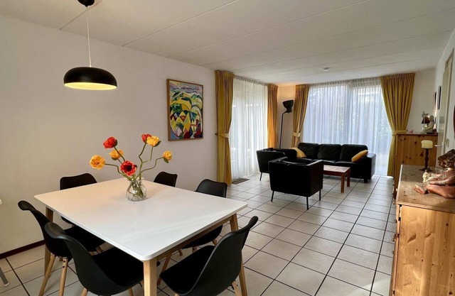 Comfortable 6-person holiday home in Campanula Park, 3 bedrooms, WiFi, close to beach, forest and dunes