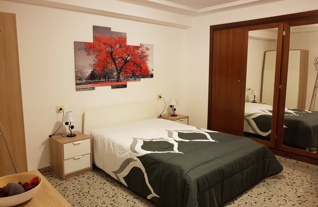 Comfortable and spacious apartment for 6 px. 3 bedrooms and 2 bathrooms, independent kitchen .