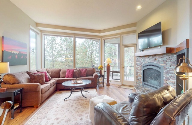Comfortable and cozy side-by-side condos w/private hot tub & great location
