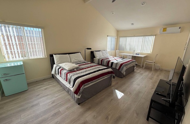 Comfortable and Cozy Guest House - Independent Entry - Master Bedroom Setting