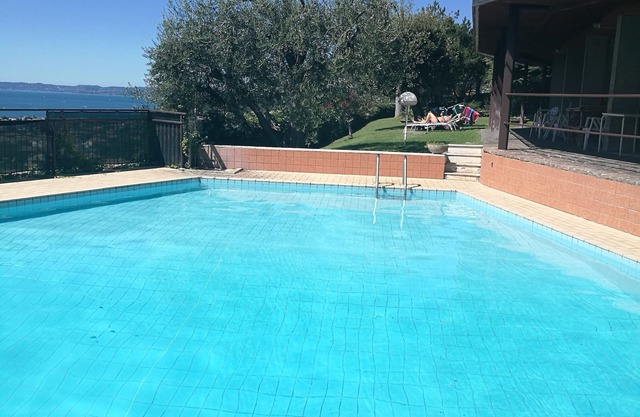 Comfortable Apartment with pool and fantastic views of Lake Garda.