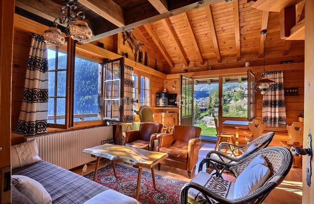 Comfortable chalet on 2 levels for 6 to 7 people, living room, kitchen area with diswasher, 1 double