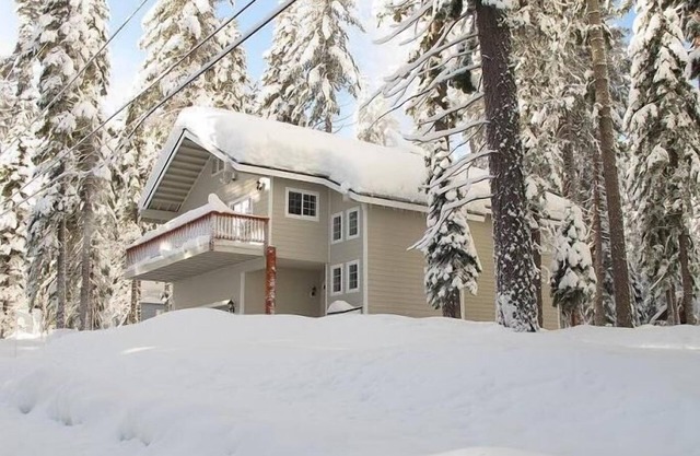Comfortable Family Home, Walk to Lake, Beach and Pier