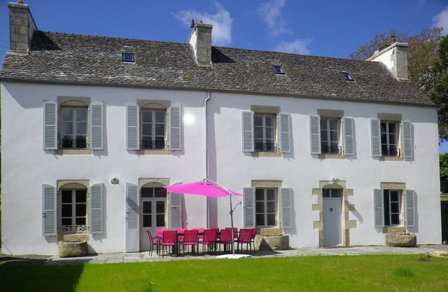 Comfortable character cottage 2 km from the sea