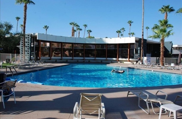 Comfortable Ground Floor Apartment in Historic Ocotillo Lodge with private patio
