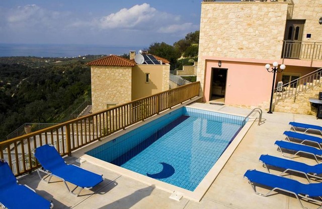 Comfortable holiday house for 10 persons, with swimming pool