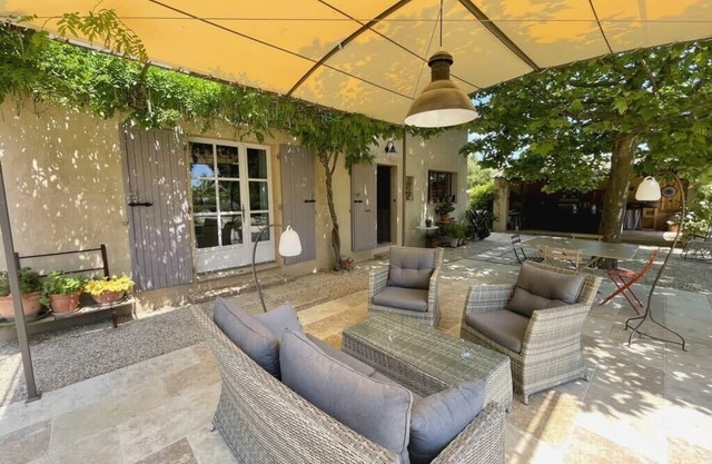 Comfortable house with large garden and jacuzzi