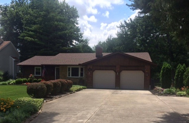 Comfortable living area, 2 bedrooms, kitchen, hot tub - near Xenia/Cedarville