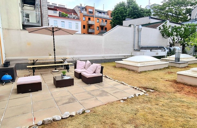 Comfortable,Modern Apartment Near Subway with Inner Garden-Märzstraße Apartments