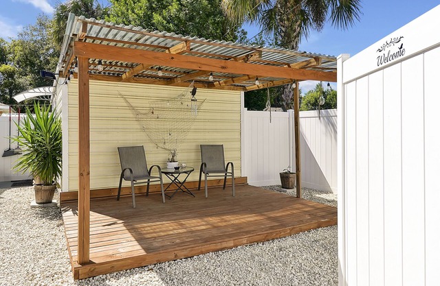 Comfortable private room for two in Tampa: Villa Romantic.