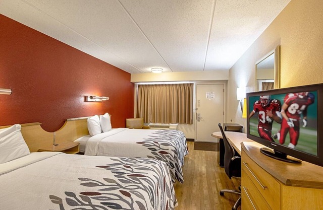 Comfortable Room Near Pro Football Hall of Fame, Just a 9 Min Drive Away