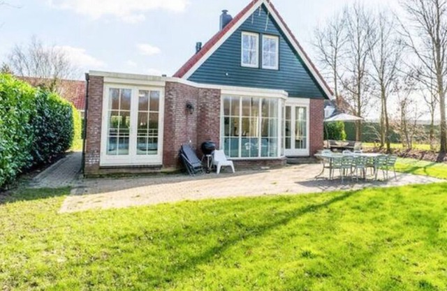comfortable villa accommodate for 8 people,40 min to Amsterdam.