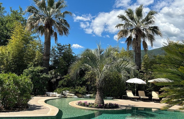 Comfortable villa with private landscaped garden, swimming pool