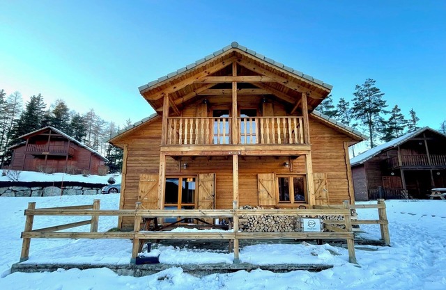 Comfortable wooden chalet with Jacuzzi, ideal for the whole family!