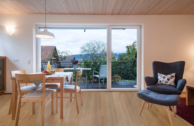 Comfy Apartment ‘Rosenblüte’ on idyllic Family Farm House