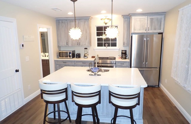 Comfy carriage house close to everything!