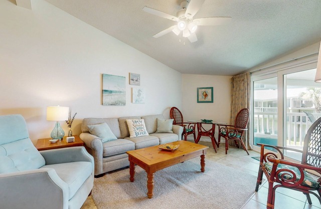 Comfy Coastal Condo w/Gorgeous Bay Views & Nearby Beach Access