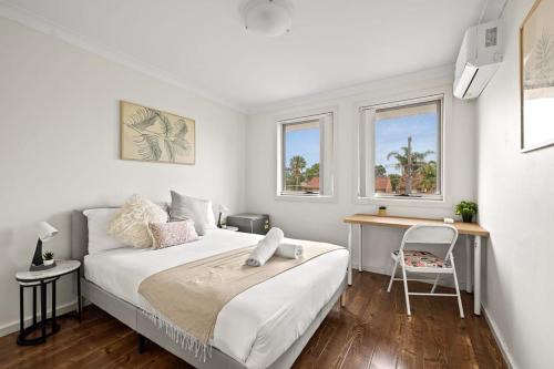 Comfy Double Room in Panania - Nearby Stations & Shops - Shared Bathroom
