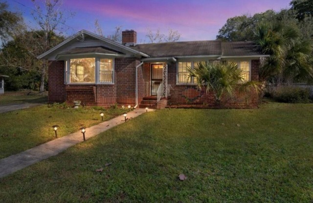 Comfy pet friendly home in JAX mins to downtown