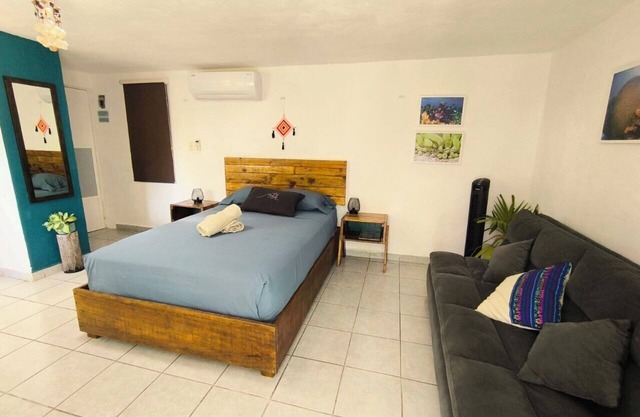 Comfy studio on downtown, 3 blocks to ocean views, calm, safe & quiet