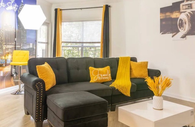 Comfy Superstar Getaway w/Selfie Wall, Free Parking & Wifi