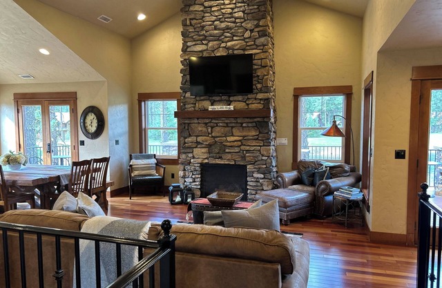 Commodious Country Hideaway nestled in Suncadia.