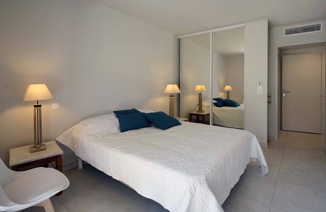 Complete apartment, air-conditioned, fiberglass, swimming pool and garage