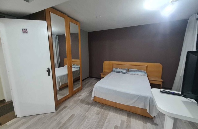 Complete Apt in Center Curitiba Facing Shopping Mueller