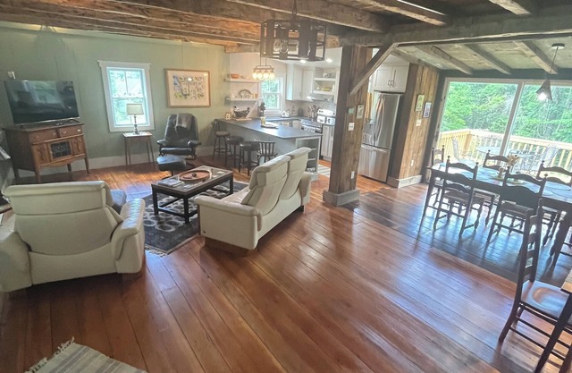 Completely modernized and restored 18th Century FarmHouse