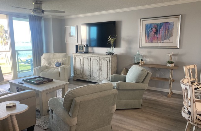 Completely renovated 1 bedroom on first floor Sabine Yacht and Racquet Club