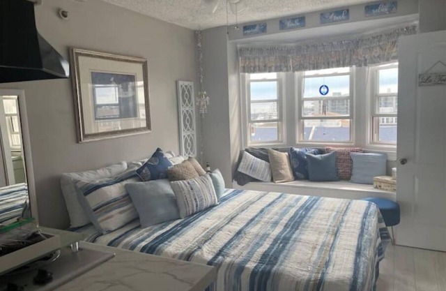 Condo - Beach Block - 500 steps to the beach- 1920's Enchanted Boutique Condo