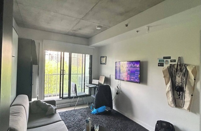 Condo downtown Montreal-Fast wifi