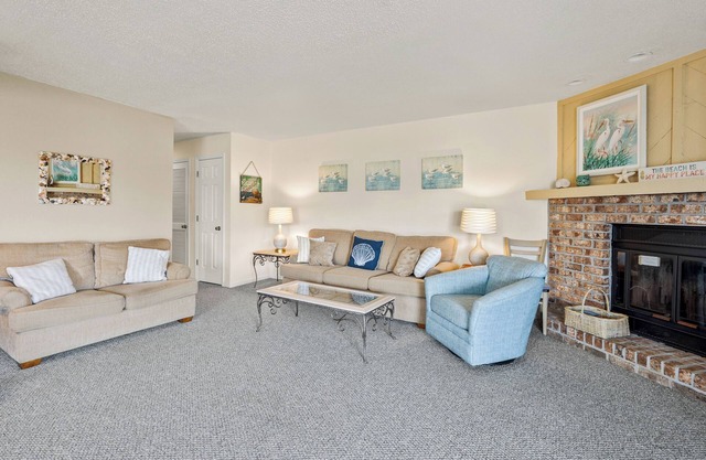 Condo near Beach w/WiFi, Balcony, Complex Pool, Hot Tub, Grill & Water Sports