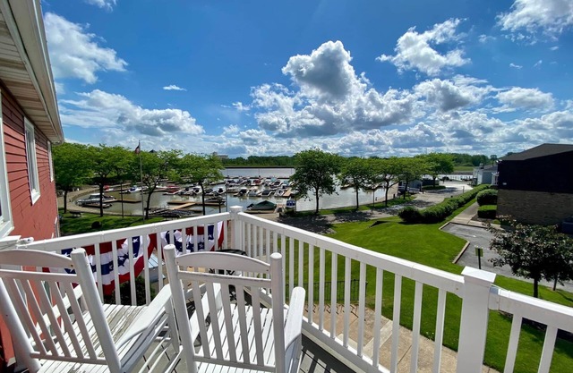 Condo Overlooking the Marina!