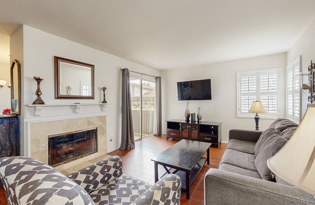 Condo w/Great Amenities, Golfing, Resorts + Walk to Beach