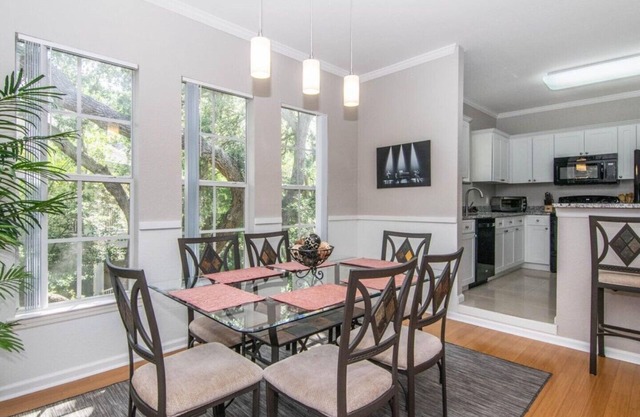 Contemporary and Water View - 1 bedroom 2 bath in Tampa, FL