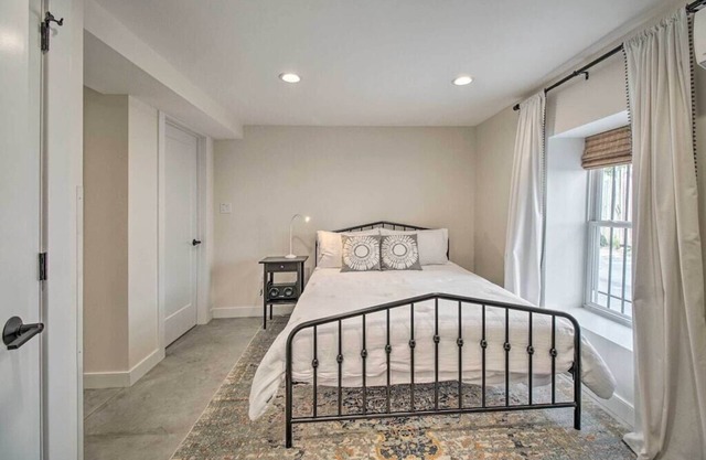Contemporary Condo in Quiet Locale!