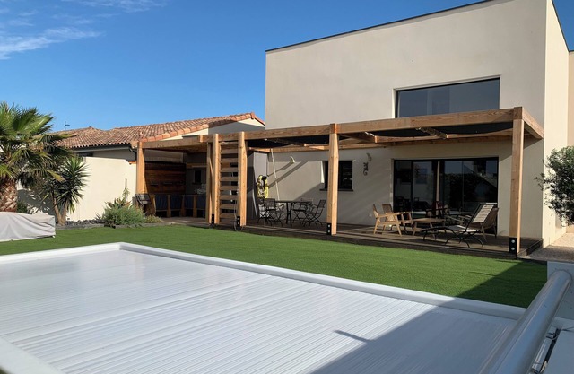 Contemporary detached house with private pool, close to the sea.