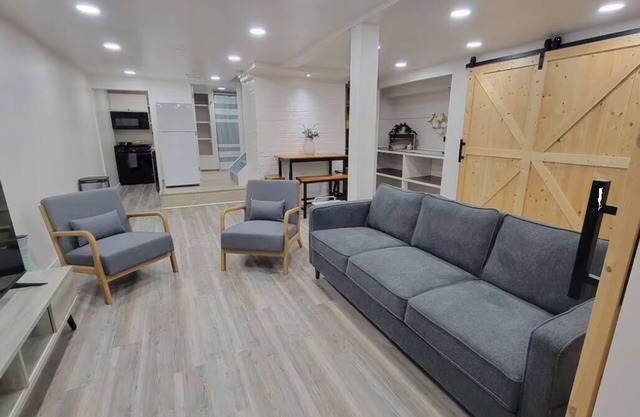 Contemporary Downtown Basement Apartment in La Grande!