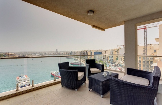 Contemporary, Lux Apart Valletta and Harbour Views