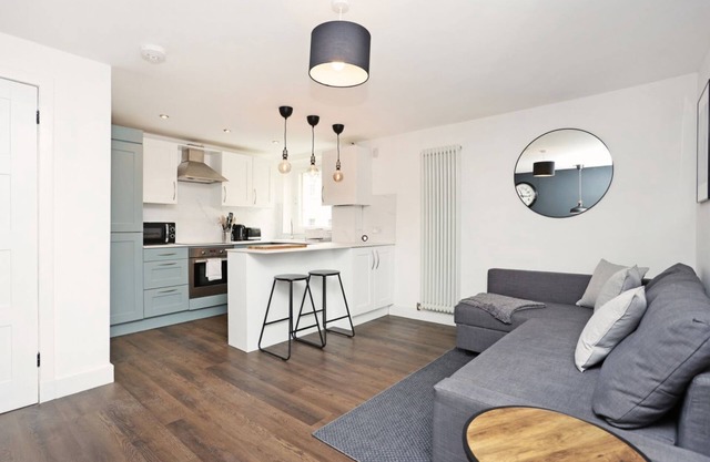 Contemporary Royal Mile Apartment with Balcony