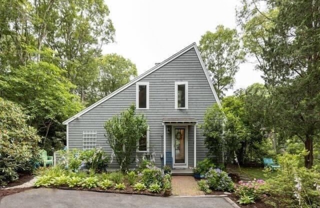 Contemporary Saltbox In New Seabury!