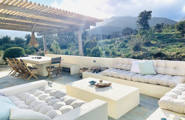 Contemporary villa with exceptional view of the maquis between sea and mountains