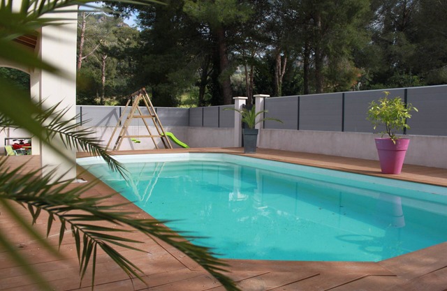 Contemporary villa T5 with swimming pool in CASSIS