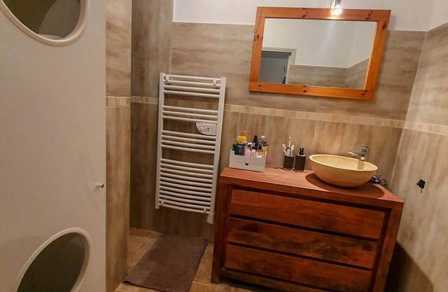 Contemporary villa with swimming pool. 5min walk to shops