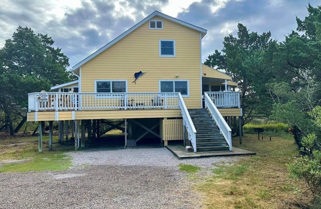Context Switch: Great Ocracoke family vacation home in a secluded quiet area.