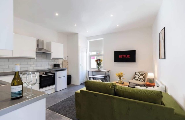 Contractor Base | 8 Beds | 2 Bath | Fast WiFi
