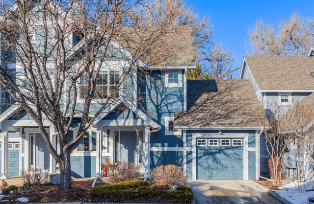 Convenient 2 bedroom Townhouse with walking path, pool and great location.