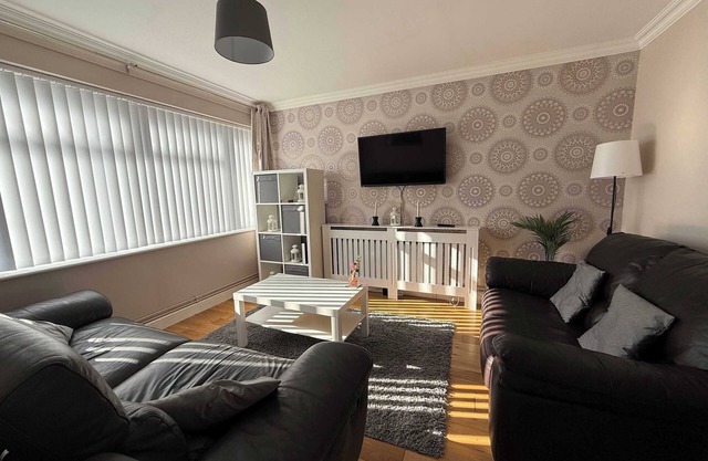 Convenient 3 Bedroom House with Garden in Luton